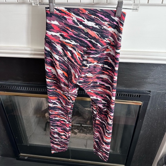 Lululemon Lunar New Year Align High-Rise Pant 25"
Tiger Tide Smoky Red M… - Picture 6 of 7